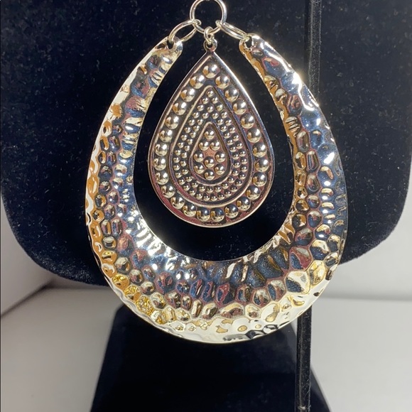 Big Bright silver earrings. 4” drop - Picture 4 of 5